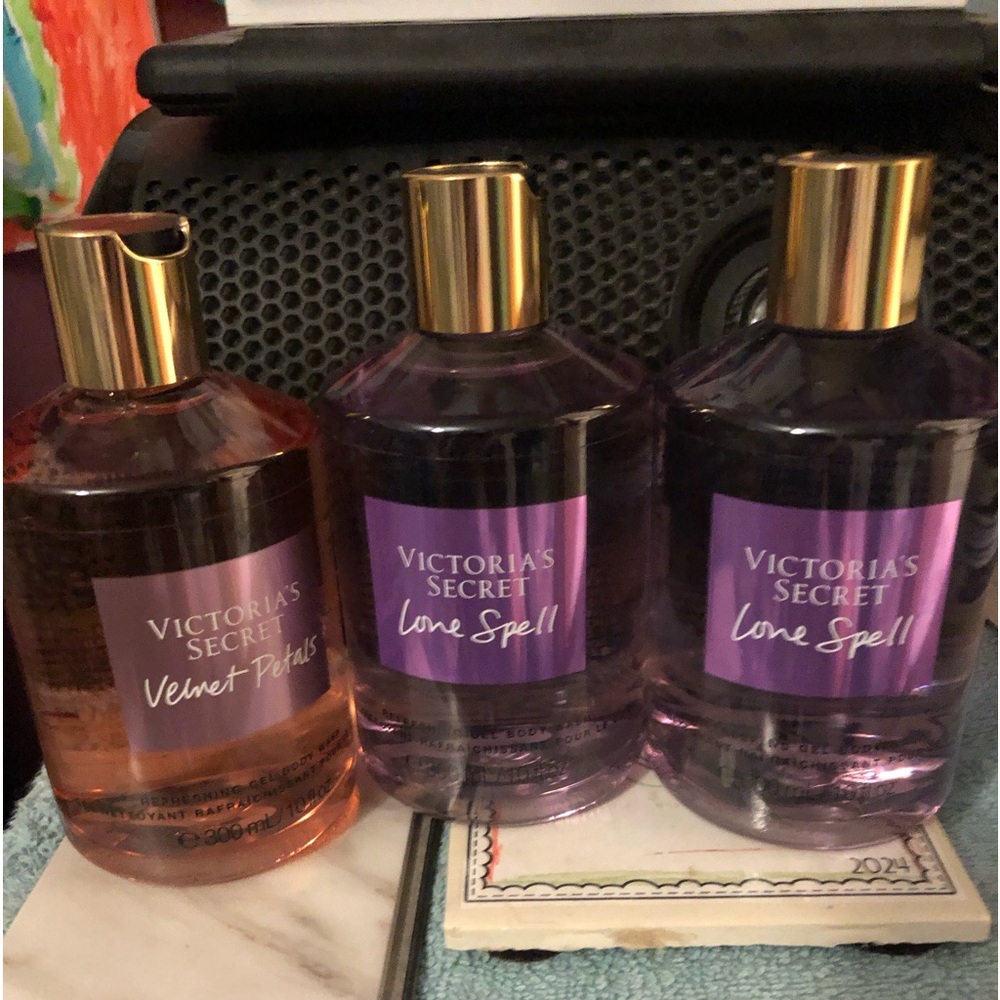 Victoria's Secret 1 Velvet  Petals and 2 Love Spell Body Wash Set